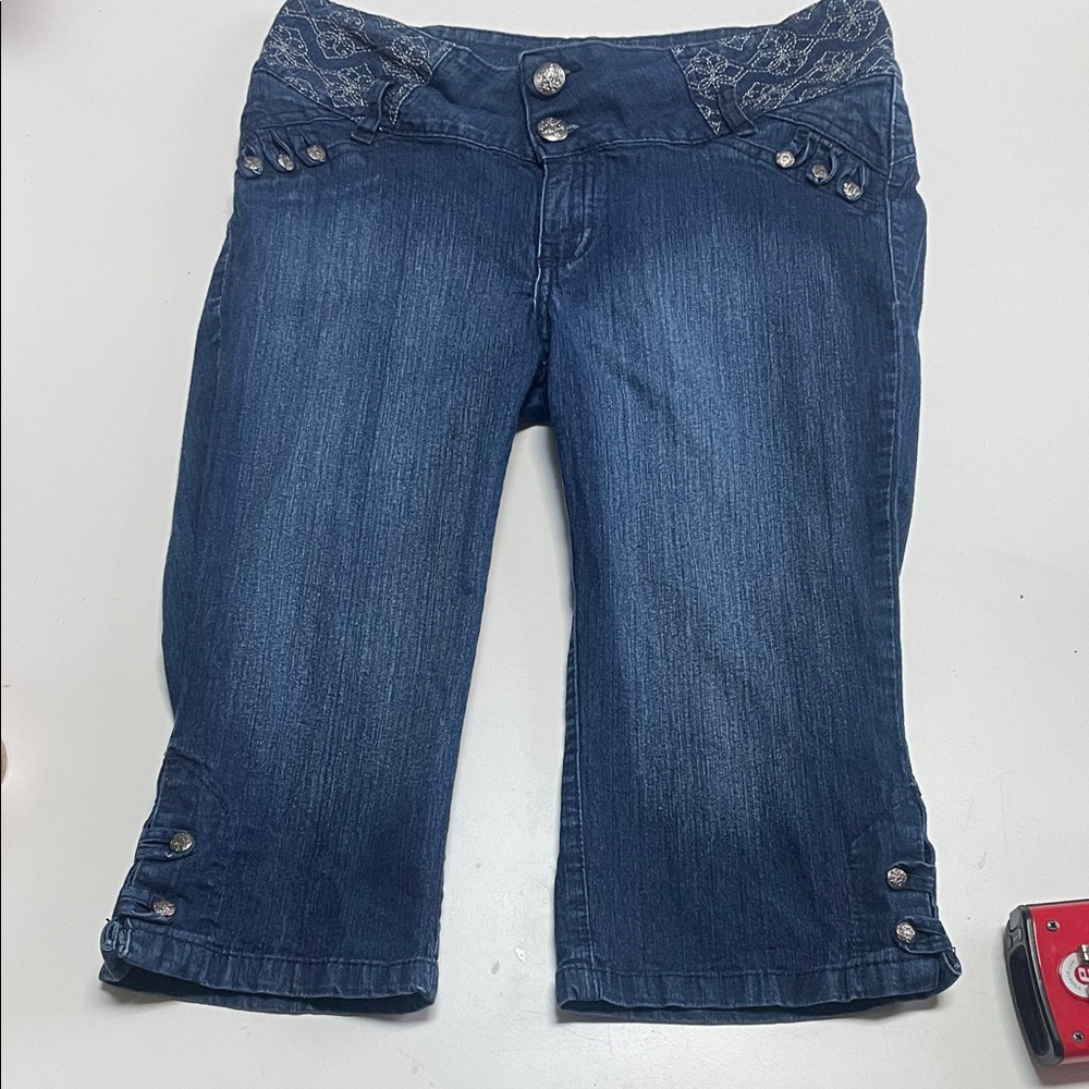 Women’s Dark Blue Denim Capris Width 15”, Inseam 15”